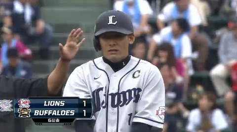 ６回表２栗山タイムリー２ベース (3)