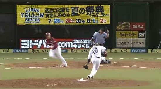 9回表2伊志嶺ヒット (1)