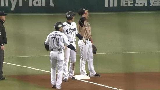 1回裏４おかわりライトフライ１塁３塁