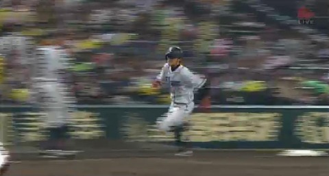 ７回表５脇谷タイムリーヒット (4)