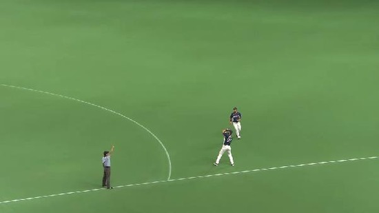 ６回裏２中田インフィールドフライ (2)