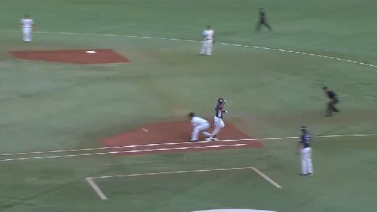 1回表1脇谷強襲ヒット (2)