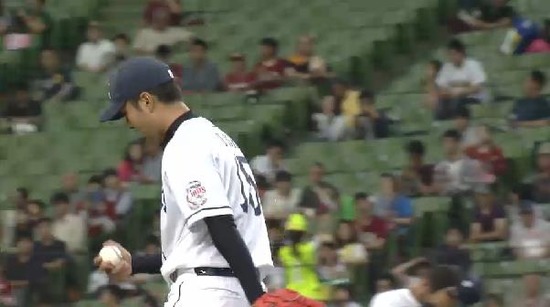 ８回表１嶋フォアボール (1)