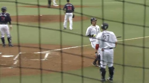 １回裏３アブレイユタイムリー (4)