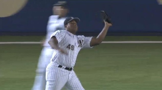 ９回表４森本フライ (2)