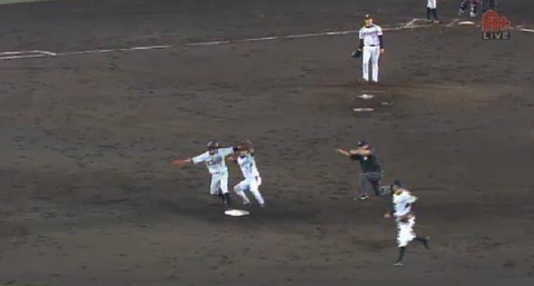 ５回表２金子盗塁