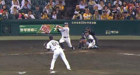 ９回表１脇谷タイムリー (2)