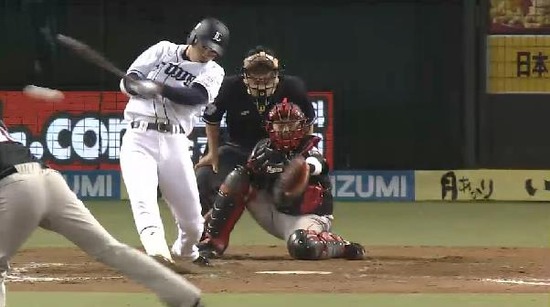 7回裏2秋山ヒット1塁2塁 (2)