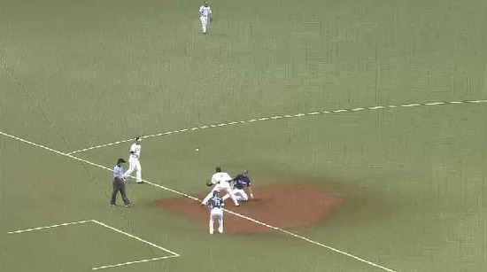 1回裏１秋山デッドボール盗塁栗山ヒット０アウト１塁３塁 (3)