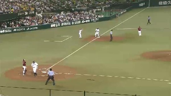 2回裏4秋山犠牲フライ (3)