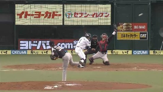 ５回裏３暴投1点栗山フォアボール (2)