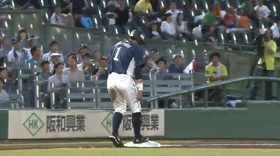 ３回表１栗山ヒット中村２ベース２塁３塁 (2)
