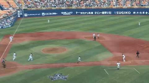 3回表3渡辺バント