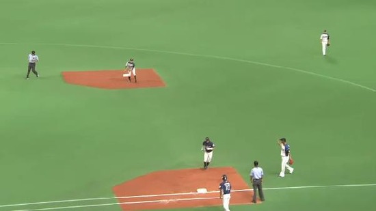３回表１外崎センター前ヒット (2)