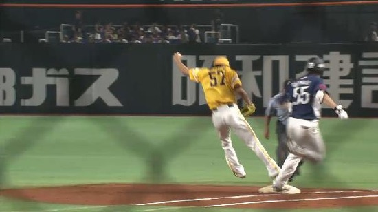 9回表1秋山内野安打 (3)