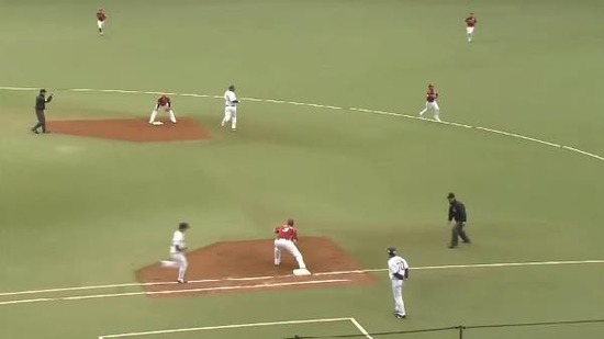 2回裏2渡辺併殺 (2)