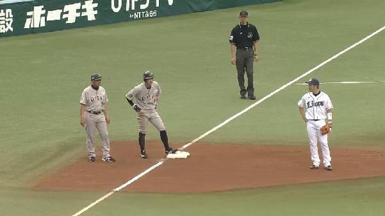 ６回表１ヒット２本１塁３塁牧田 (1)