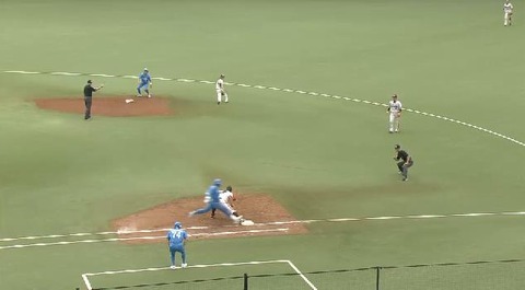 3回裏3栗山併殺1点 (2)