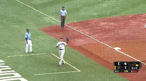 6回裏2ボウデンナイスピッチング (3)