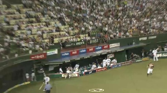 4回裏4脇谷キャッチャーフライ (3)