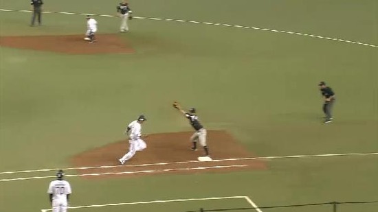 ６回裏７炭谷併殺 (4)