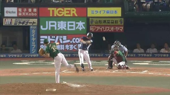 ６回表６脇谷２点タイムリー (2)