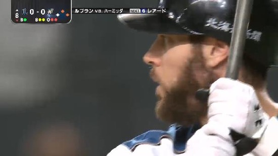 ８回裏４ハーミッダ２点タイムリー３ベース (4)