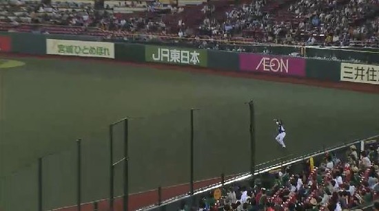 ８回裏３松井稼頭央ライトフライ (2)