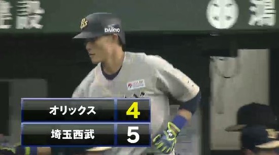 ９回表３糸井ソロ (4)