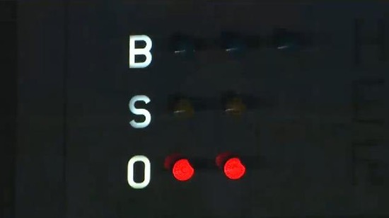 ９回表４森本フライ (1)