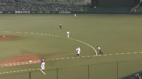 2回表1銀次2ベース (3)