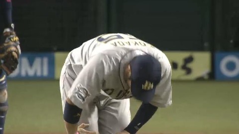 5回裏2四球Tエラー満塁 (1)