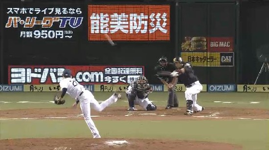 ７回表２松田２ベース (2)