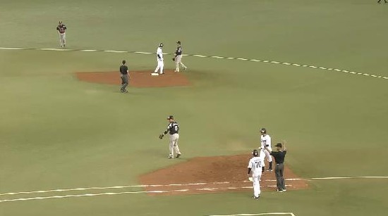 6回裏1秋山栗山の連打初めてのチャンス (1)