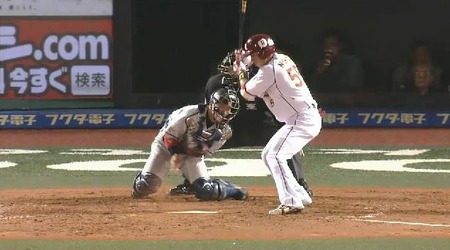 4回裏1ワイルドピッチ (2)