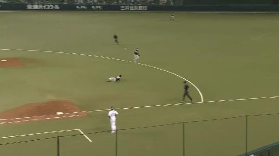 7回裏1脇谷ヒット