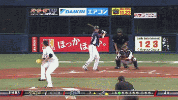 ７回表２秋山２１３本目ヒット金子好走塁 (1)