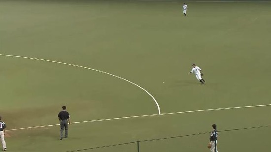 ２回表２浅村タイムリーエラー (1)