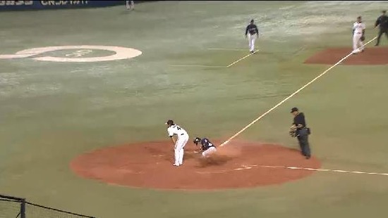 2回表３浅村フォアボールワイルドピッチ金子２塁から生還 (1)