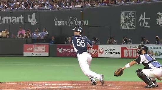 ４回表１秋山３１試合連続安打２塁アウト (6)