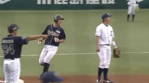 ９回表２ヘルマンヒット１塁３塁 (1)