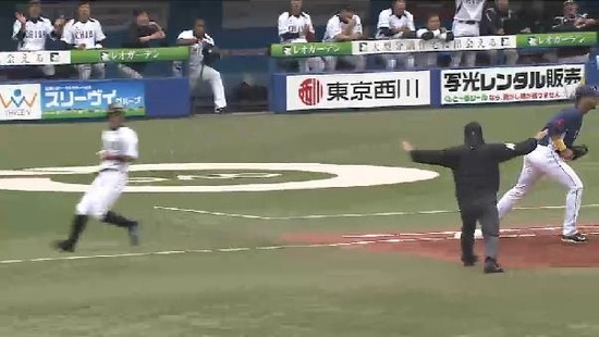 1回裏３岡田バントオールセーフ０アウト１塁３塁 (3)