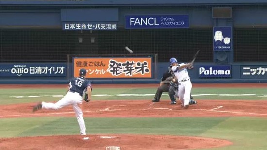 ６回裏１代打桑原バットを折りながらヒット (4)
