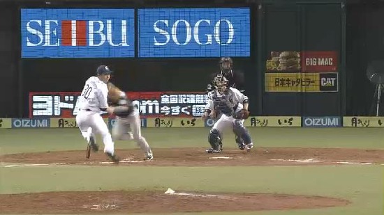 ９回表２角中タイムリー岡本洋介 (3)