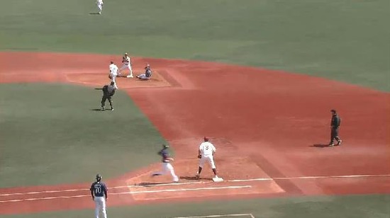 １回表５脇谷セカンドゴロ1点 (1)