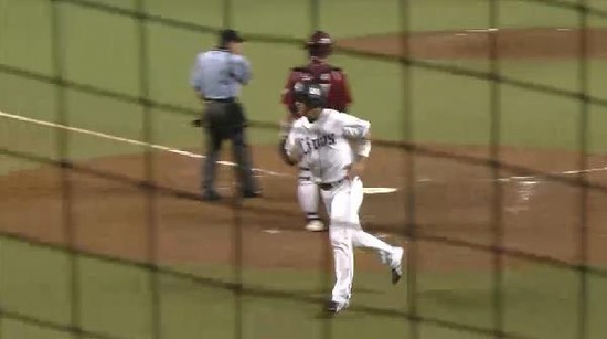 5回裏4秋山タイムリー (1)