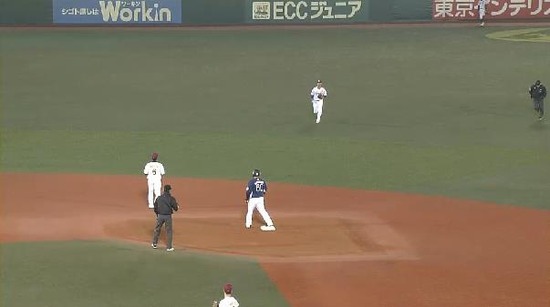 ２回表１中村２ベース