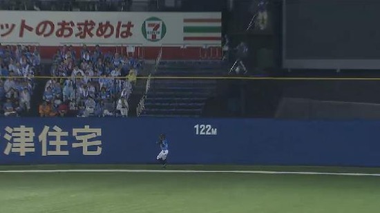 3回表6栗山犠牲フライ (2)