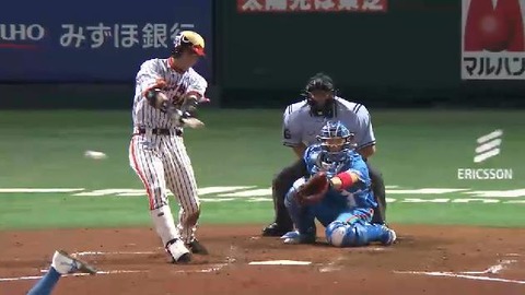 ５回裏２長谷川ヒット１塁３塁 (2)