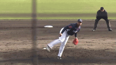 8回裏４素手キャッチ